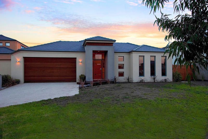 1 The Mews, WATERWAYS VIC 3195