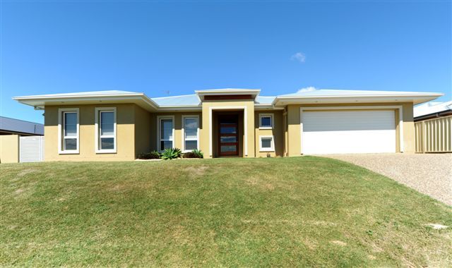 4 Gwenda Drive, WESTBROOK QLD 4350