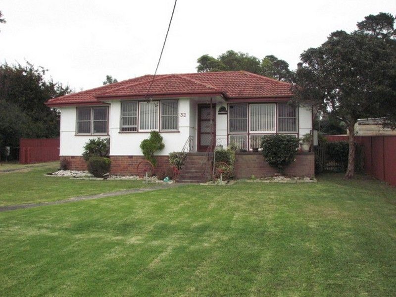 32 Railside Avenue, BARGO NSW 2574