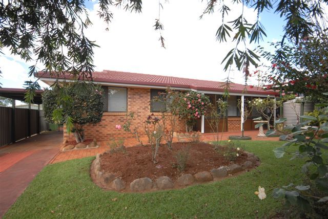 32  Wellcamp Street, NEWTOWN QLD 4350