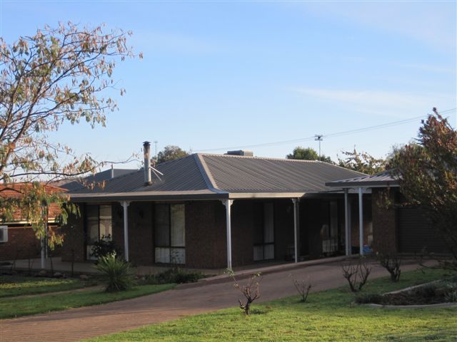 34 Pineview Circuit, YOUNG NSW 2594
