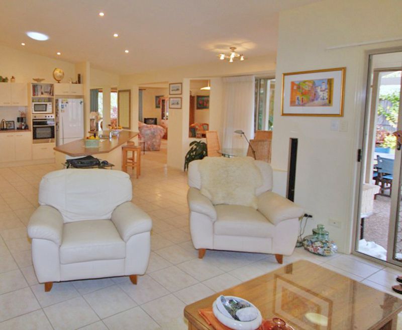 9 Ashgrove Place, BANORA POINT NSW 2486