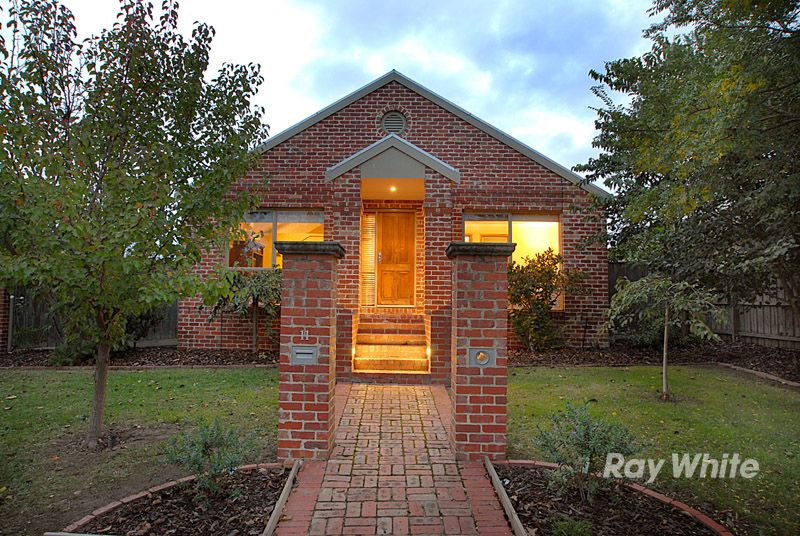 11 Bangalay Place, BERWICK VIC 3806