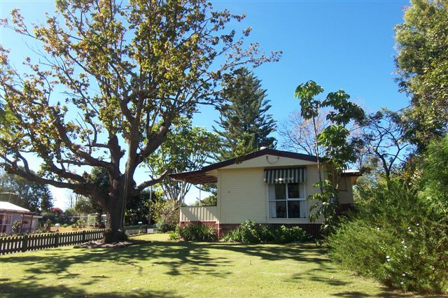 42 Stuart Street, MOUNT LOFTY QLD 4350