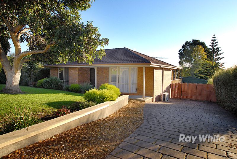 62 Strathavan Drive, BERWICK VIC 3806