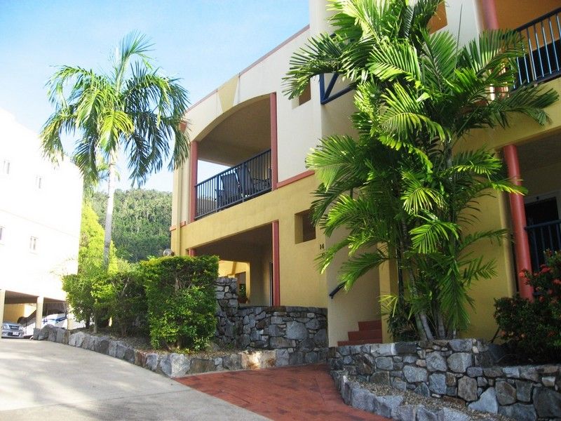 20 Island Drive, CANNONVALE QLD 4802
