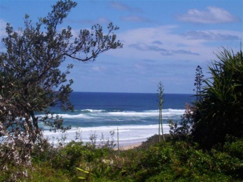 11 Samarinda Drive, POINT LOOKOUT QLD 4183