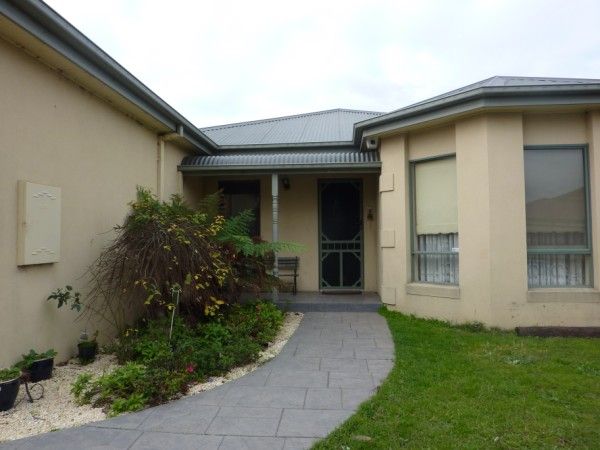 16 Rocklea Crescent, SKYE VIC 3977