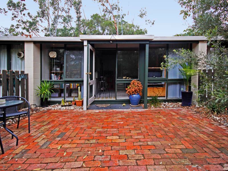 27 Montague Street, HIGHTON VIC 3216