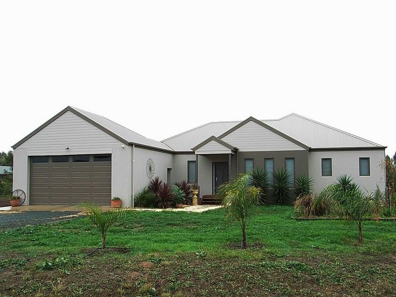 13 Bateman Drive, ECHUCA VIC 3564