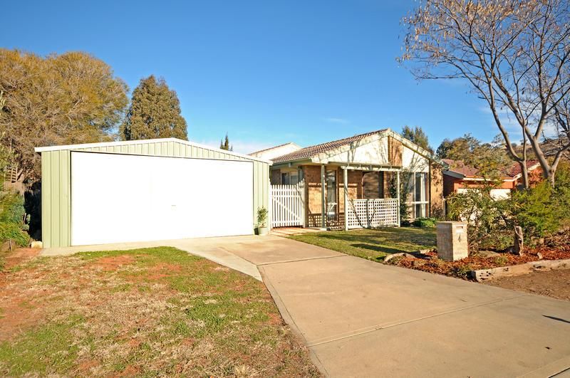 4 Ferry Place, GORDON ACT 2906