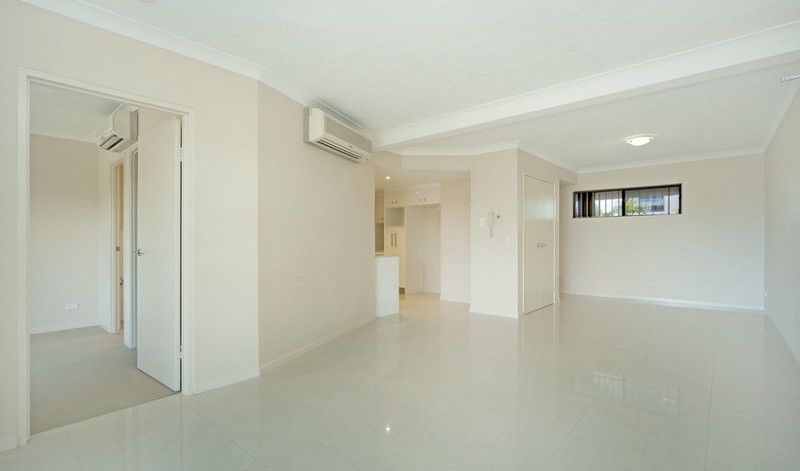 24 Parker Street, LABRADOR QLD 4215