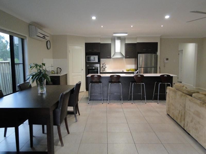 1 Casuarina Way, HELENSVALE QLD 4212