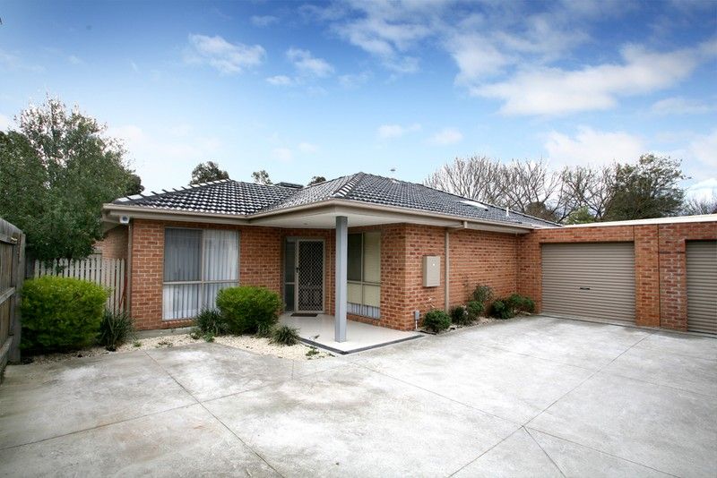 4 Bristol Place, ROWVILLE VIC 3178