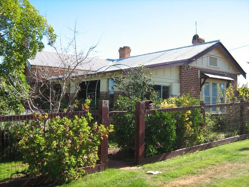 19 Taylor Road, YOUNG NSW 2594