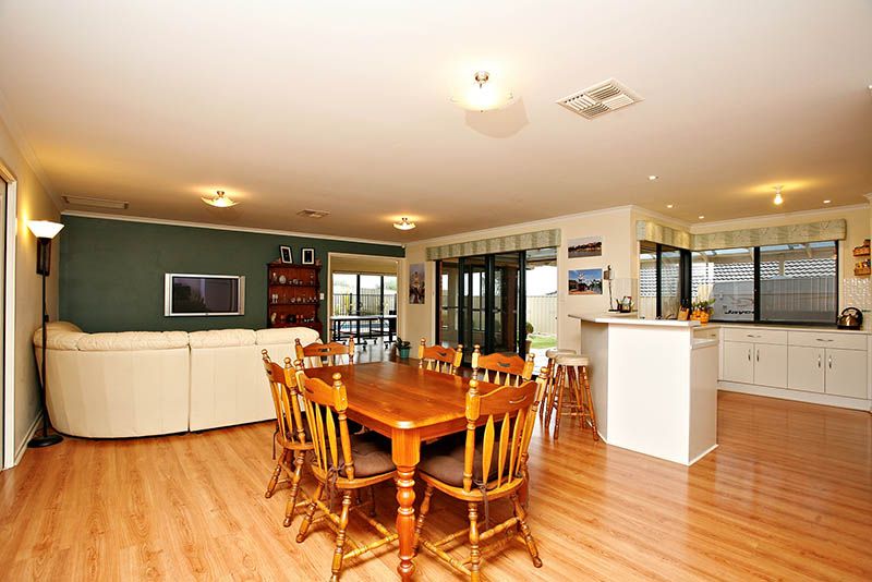 18 Torquay Drive, SEAFORD RISE SA 5169
