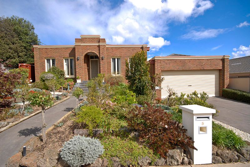 5 Pendelton Place, LYSTERFIELD VIC 3156