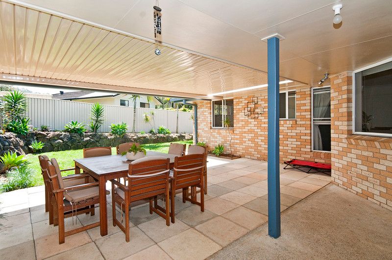 100 Ware Drive, CURRUMBIN WATERS QLD 4223