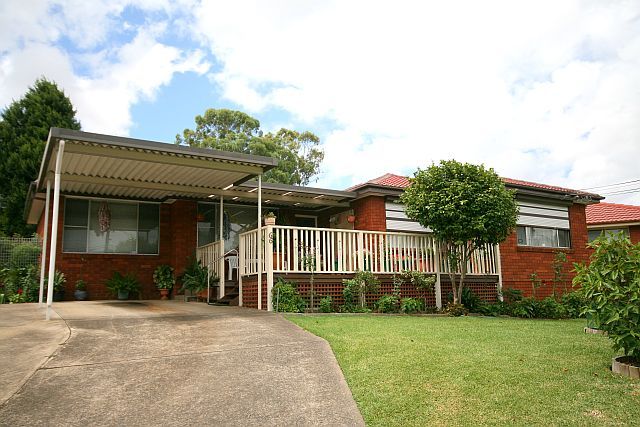 66 Caroline Crescent, GEORGES HALL NSW 2198