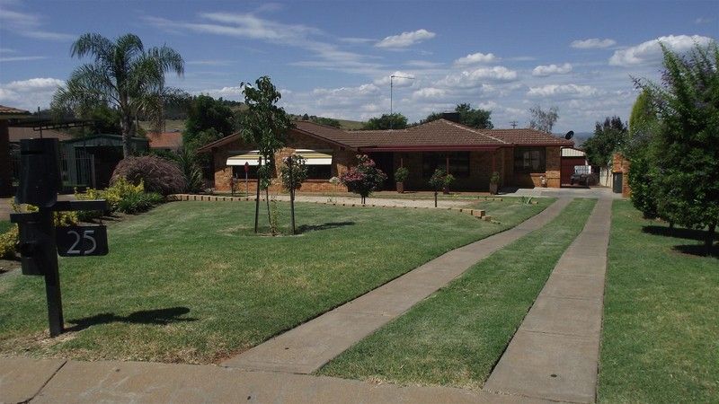 25 Bowditch Crescent, PARKES NSW 2870