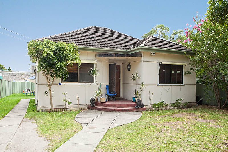 165 Broadarrow Road, RIVERWOOD NSW 2210