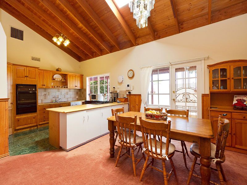 1 Dorrington Court, DINGLEY VILLAGE VIC 3172