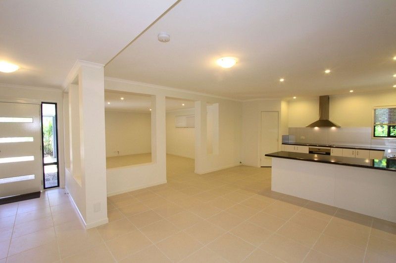 4 Kentia Avenue, MOORE PARK BEACH QLD 4670
