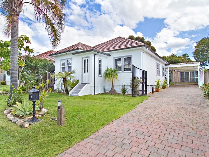 11 Balfour Avenue, CARINGBAH, NSW 2229