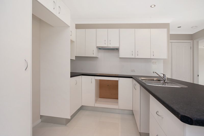 ABERGLASSLYN, NSW 2320
