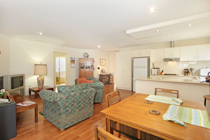 2 Lawver Crescent, LAKE MUNMORAH, NSW 2259