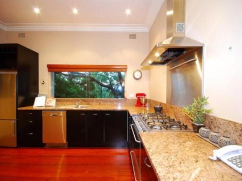100 Simpsons Road, BARDON, QLD 4065
