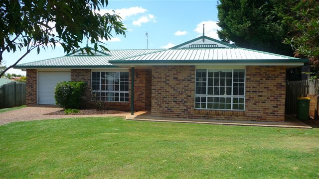 4 Dalzell Crescent, DARLING HEIGHTS, QLD 4350