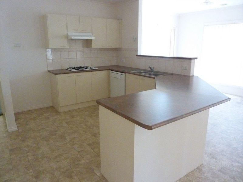 16 Creighton Way, MORNINGTON, VIC 3931