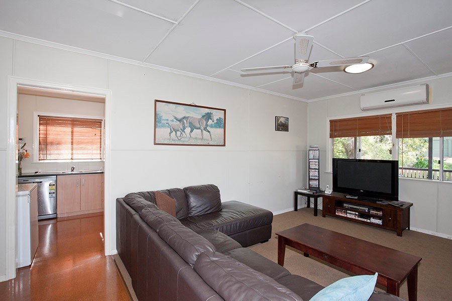 33 Rhyde Street, MOUNT LOFTY, QLD 4350