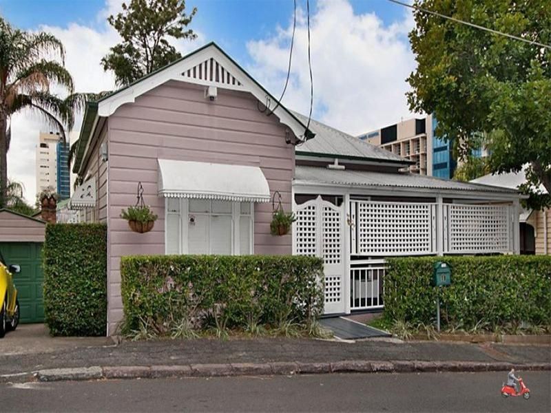 19 Parish Street, SPRING HILL, QLD 4000