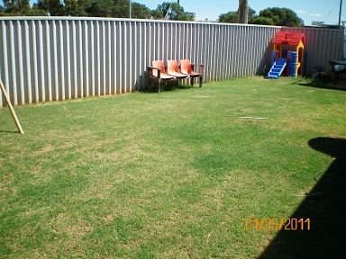 2/10 Plymouth Road, UTAKARRA, WA 6530