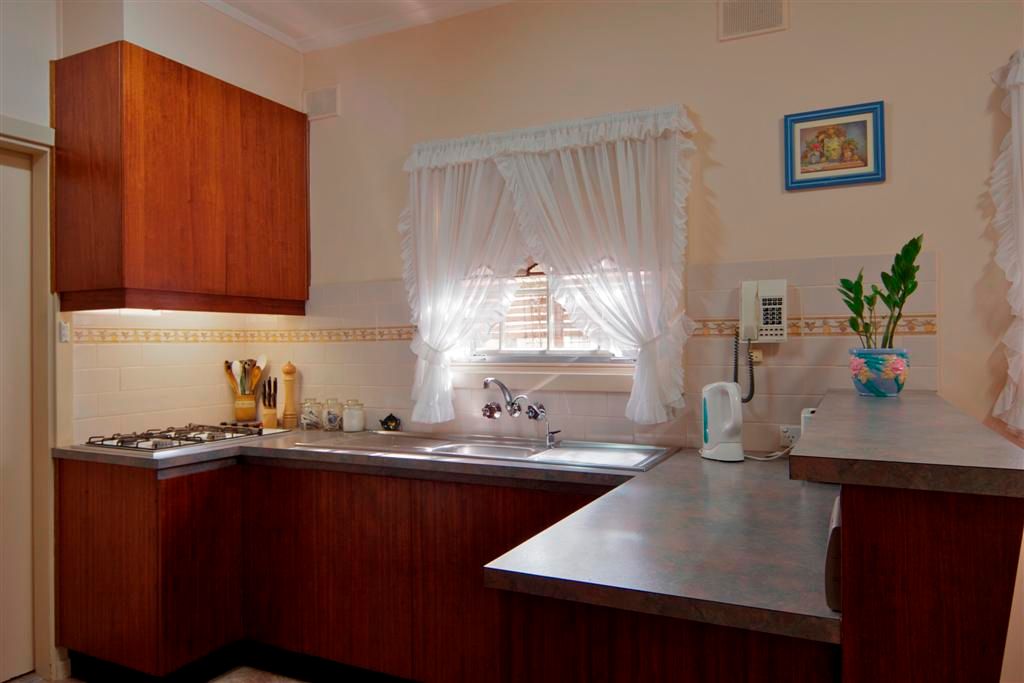 18 Wandana Terrace, TAPEROO, SA 5017