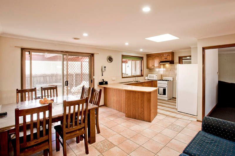 32 Henderson Drive, LARA, VIC 3212