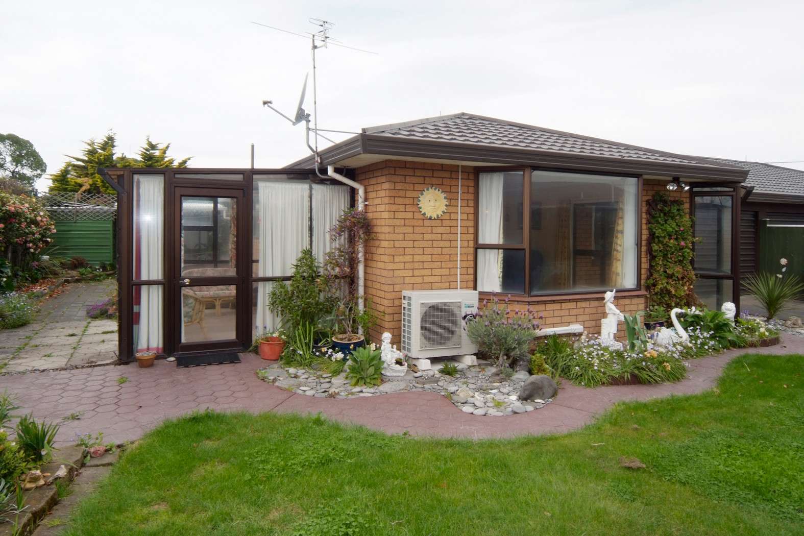 16B Pacific Road photo 1