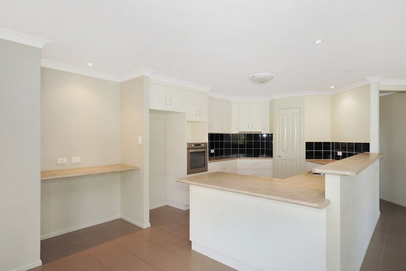 5 Debbie Court, HIGHFIELDS, QLD 4352