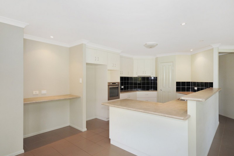 5 Debbie Court, HIGHFIELDS, QLD 4352