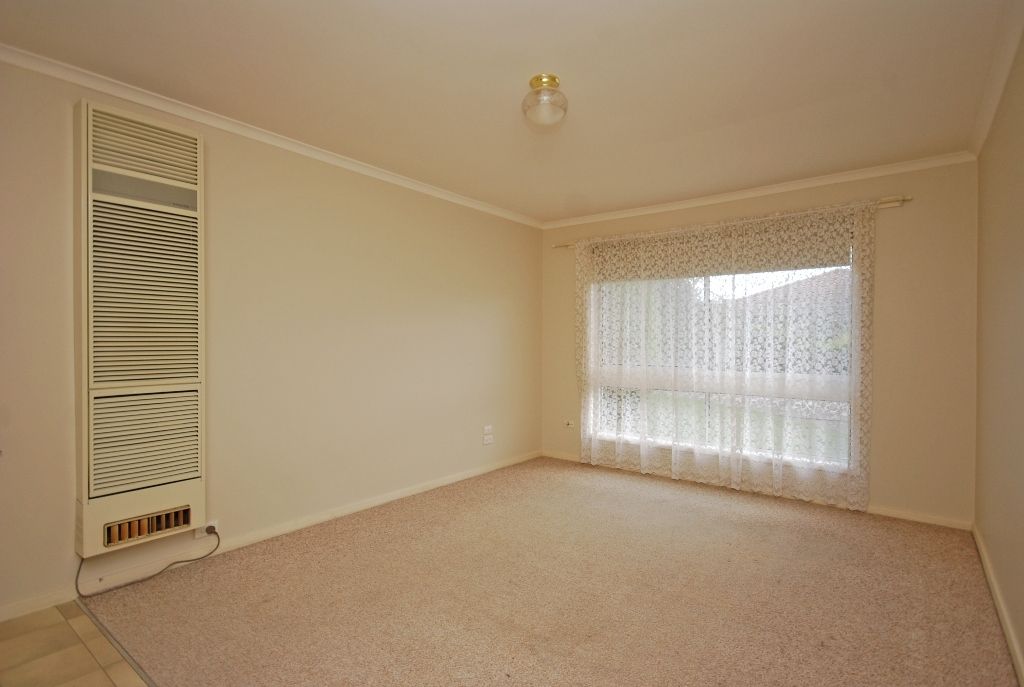 3/4 Warratta Avenue, DELACOMBE, VIC 3356