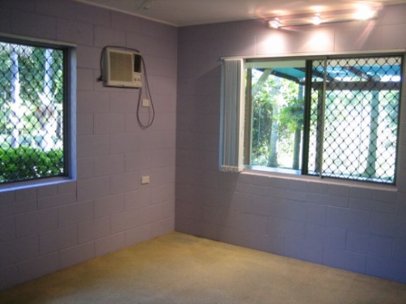 27 Walnut Close, HOLLOWAYS BEACH, QLD 4878