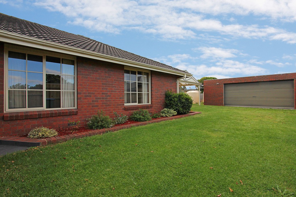 24 Walpole Avenue, ROSEBUD, VIC 3939