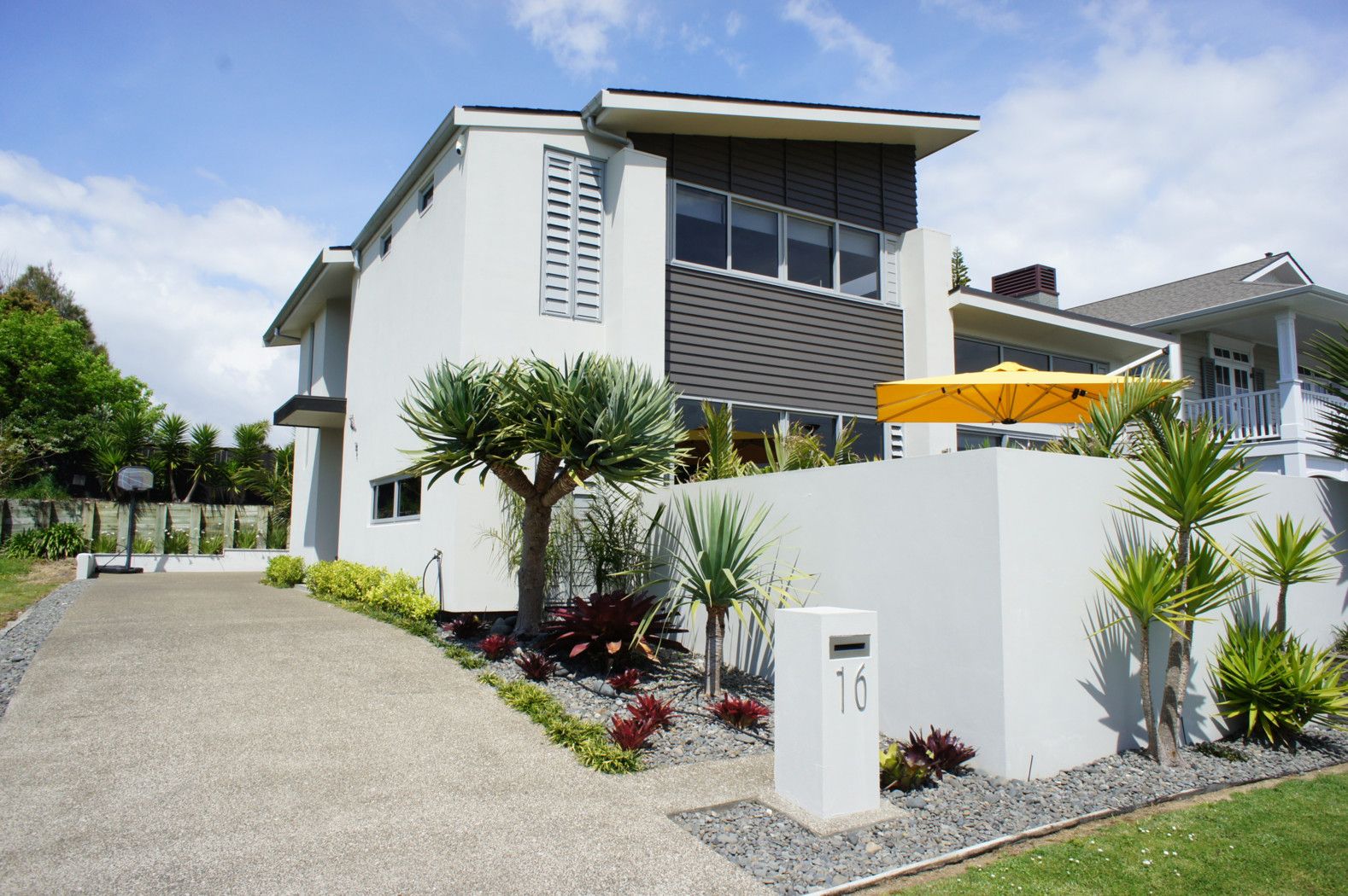 16 Compass Point Way, HALF MOON BAY, Manukau City