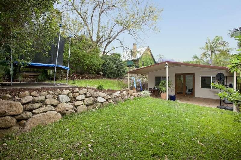 27 Bathurst Street, RED HILL, QLD 4059