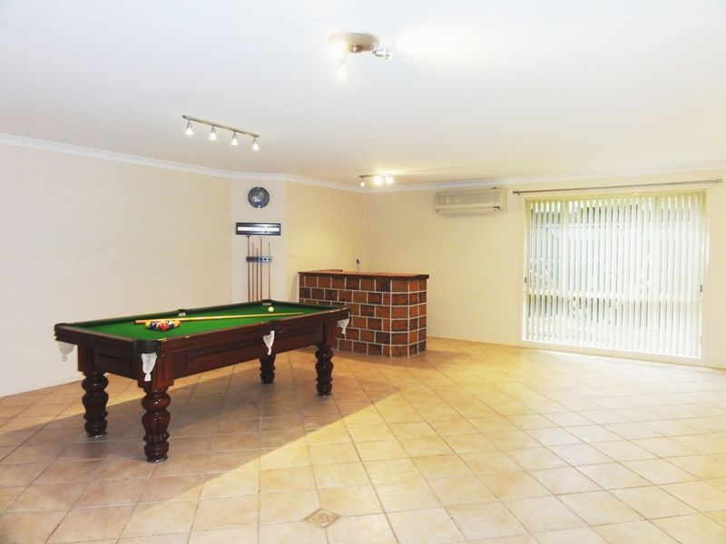 15 Mundoonen Crescent, HORSLEY, NSW 2530