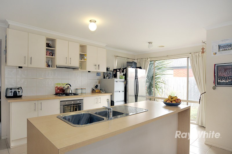 69 Phoenix Avenue, CRANBOURNE, VIC 3977