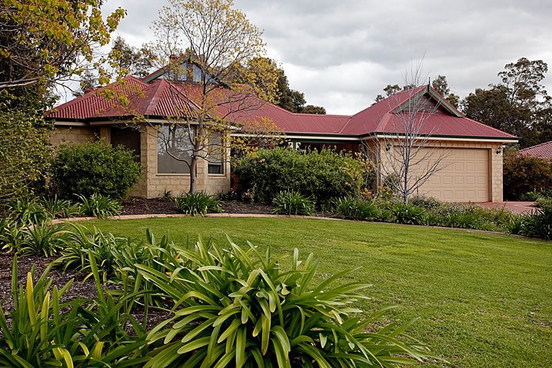 11 Brigid Close, LESMURDIE, WA 6076