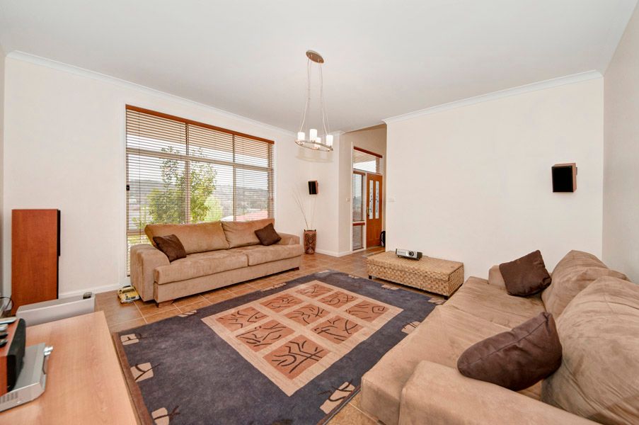 121 Halloran Drive, JERRABOMBERRA, NSW 2619